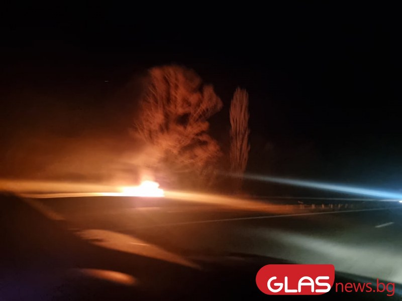 Автомобил избухна в пламъци на АМ 
