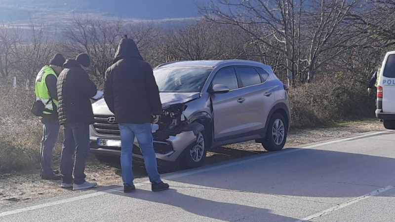 Сутрешна катастрофа край КЦМ: Жена блъсна с колата си мъж и го уби СНИМКИ