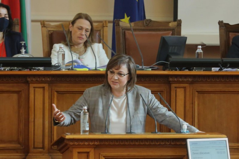 Нинова сменя Митева, но ще се въртят: 4 г., 4 партии, 4 шефове на парламента
