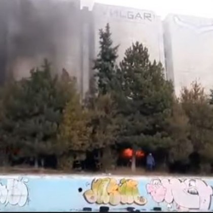 Пожар избухна в спортния комплекс ''Червено знаме