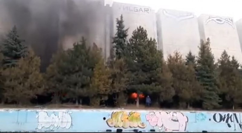 Пожар избухна в спортния комплекс ''Червено знаме