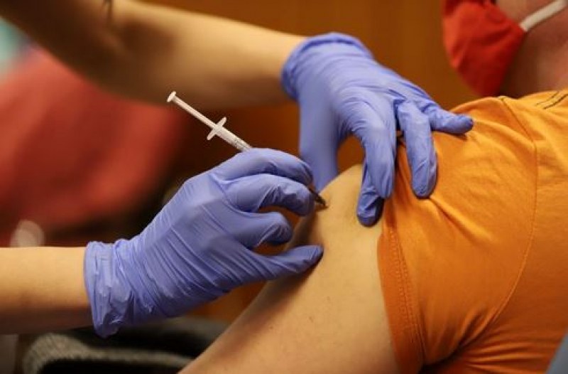 Европейската комисия няма да препоръча задължителна ваксинация против вируса