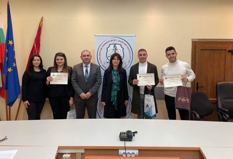 Наградиха изявени студенти от Юридическия факултет в Пловдив