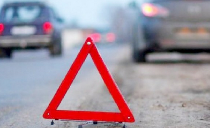 Свлачище затруднява движението край София