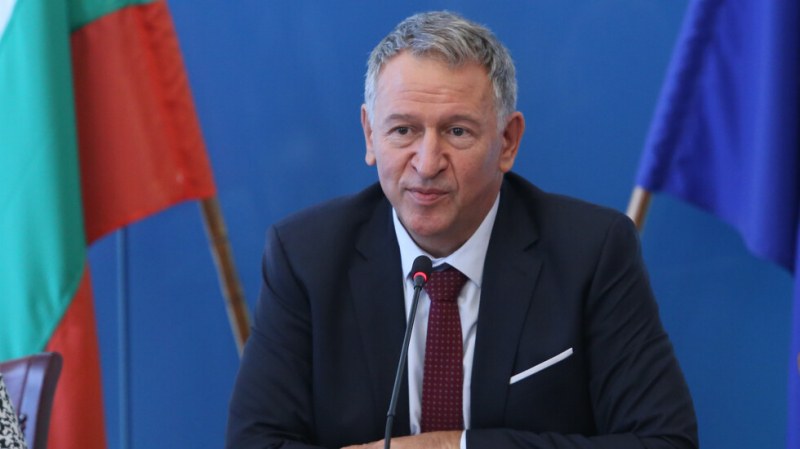 Кацаров: Зеленият сертификат трябва да важи и за народните представители