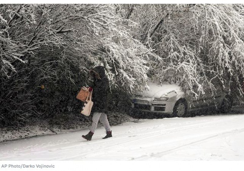 Рекорден снеговалеж блокира летището в Белград