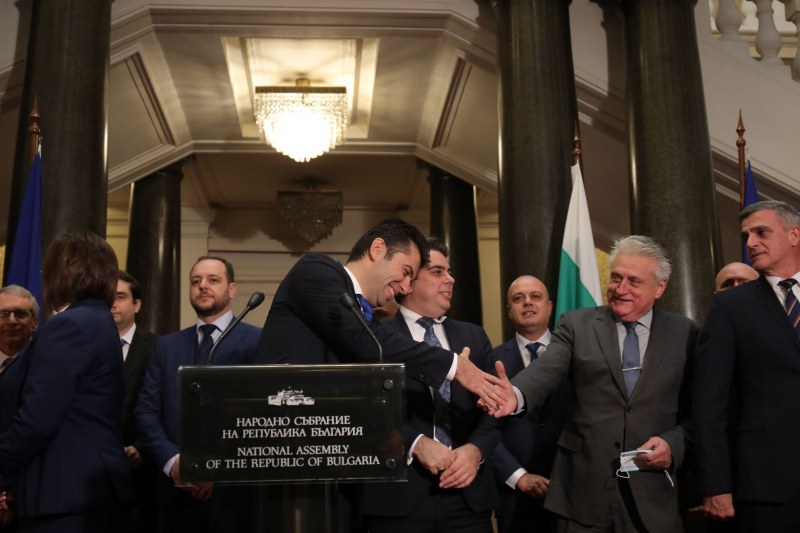 Служебен сдаден, редовен се гласува. Парламентът избира правителство ВИДЕО