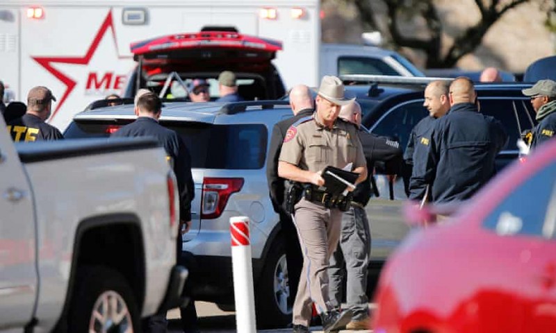 Тексаски кървав ужас: Един убит и 14 ранени при стрелба от автомобил