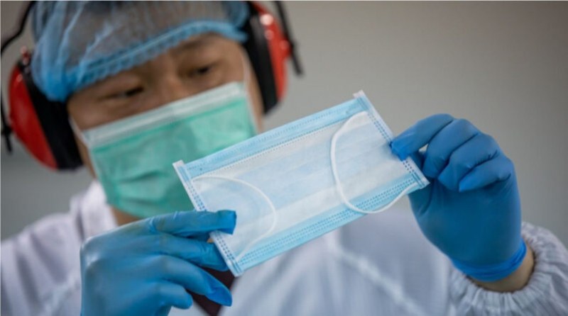 Япония създаде маска, която свети при контакт с коронавирус
