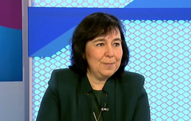 Вирусът мутира случайно. Стратегията е да заразява повече и да не причинява смърт