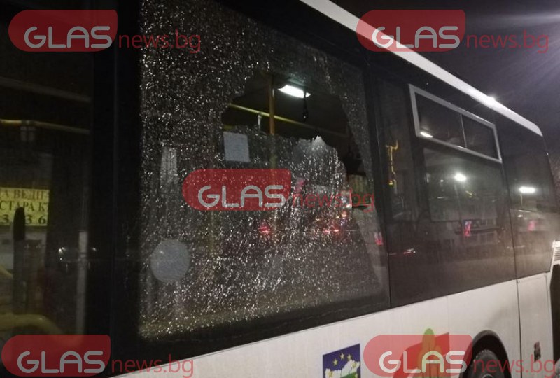 Стреляха по автобуси на градския транспорт в Пловдив СНИМКИ