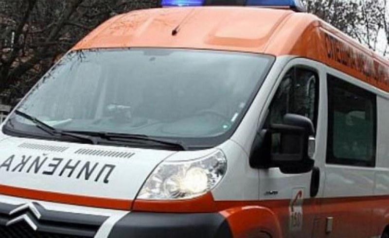 Тежък удар между четири коли в София. Детенце е ранено, в 