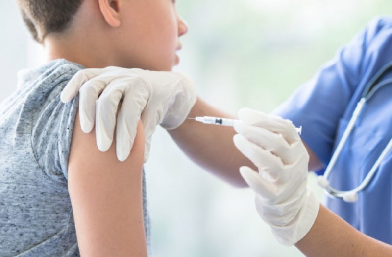 Деца инжектирани с неодобрена ковид ваксина