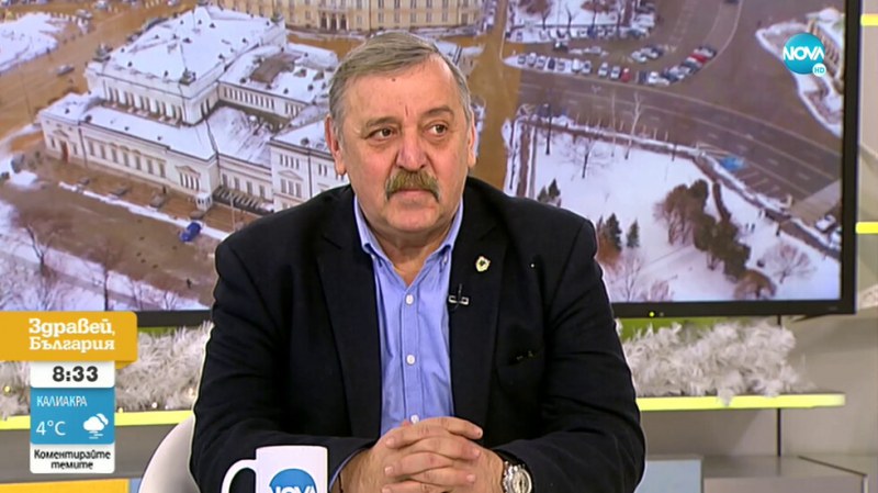 Кантарджиев прогнозира отново: Омикрон ще е у нас през януари