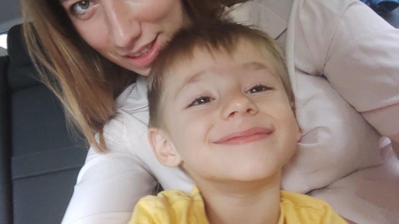 Каузата за Оги успя! Оперират го, за да чуе мама и тате за първи път