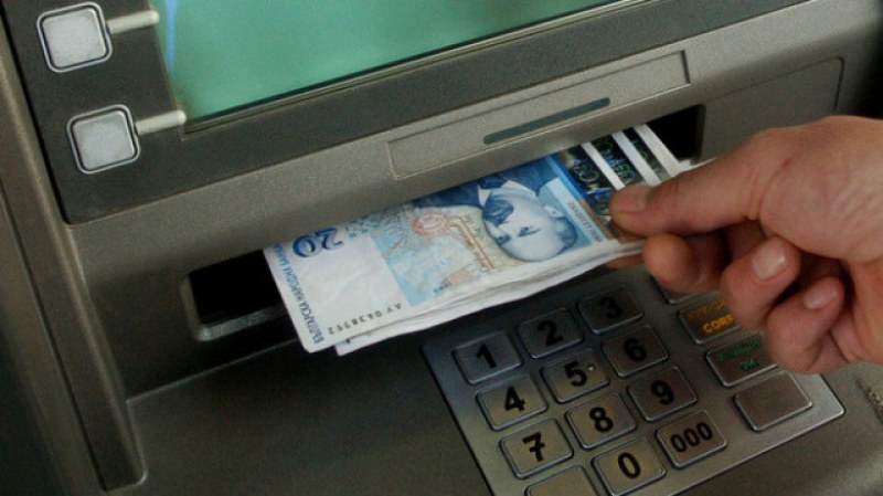 Предпразнично банкоматите пълни с 500 млн. лева