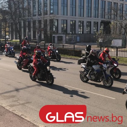 Дядоколедовци на мотори радват пловдивчани, носят подаръци на деца в нужда