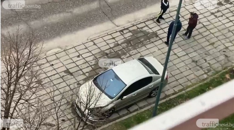 Млад водач помете няколко паркирани коли в Пловдив