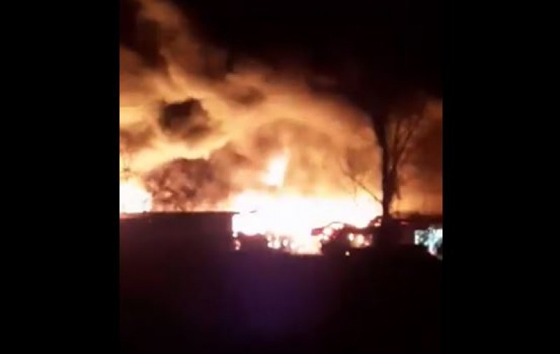 Пожар изпепели фабрика в Турция, пострадаха десетки ВИДЕО