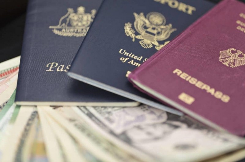 Защо паспортите в различните страни се различават по цвят