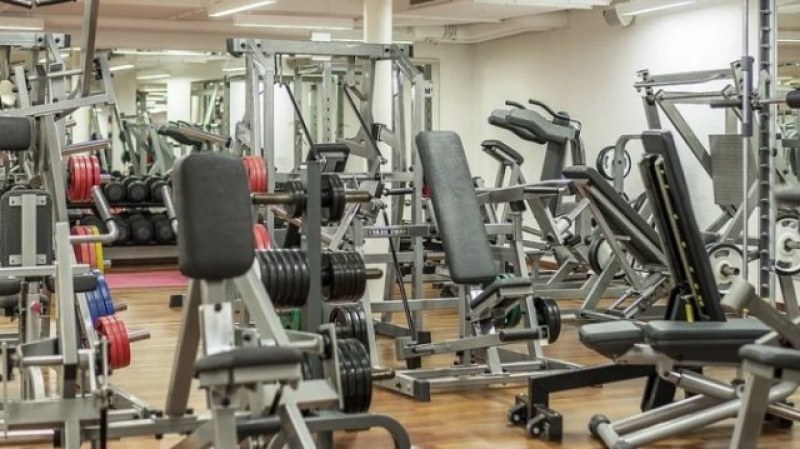 Борба за оцеляване: Празни фитнеси и пълни колички с уреди за дома