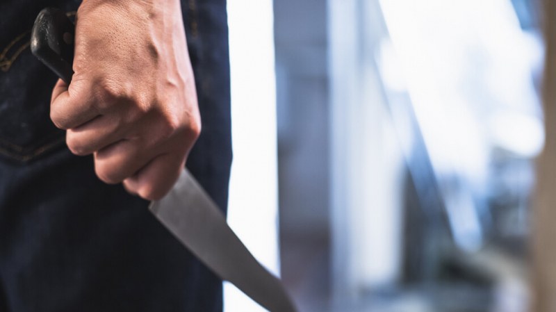 Скандал за неспазена дистанция на опашка завърши с размахване на нож!