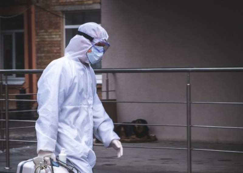 Коронавирусът отново взе млади жертви. Гоним 31 хил. починали