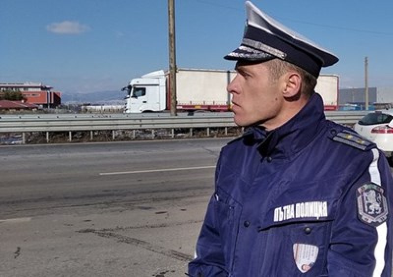 КАТ: Пикът на трафика се очаква по обяд