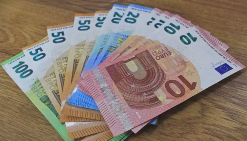 Заловиха тираджия, пробвал да прекара 190 000 евро през границата