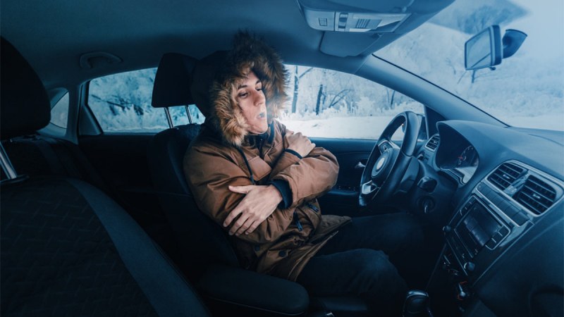 Как да не замръзнете в колата - основни съвети при спешни случаи