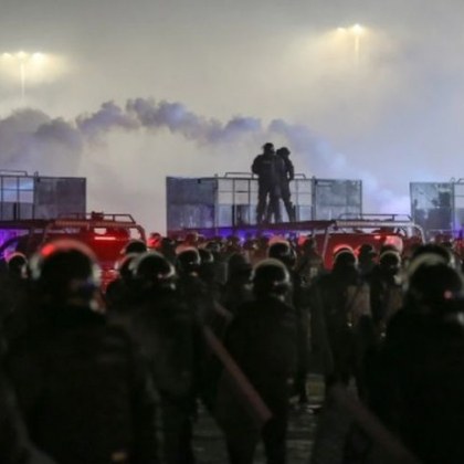 Казахстан затвори границите си за чужденци
