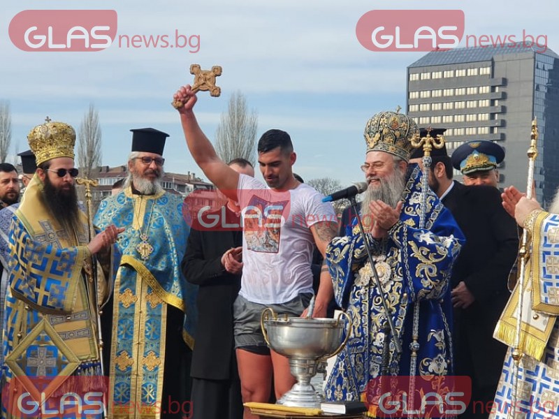 Военен от Искра хвана кръста в Пловдив!  СНИМКИ