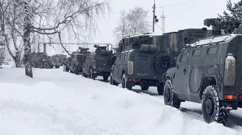 Миротворци, а? Въздушни десантчици от Русия кацнаха в Казахстан ВИДЕО