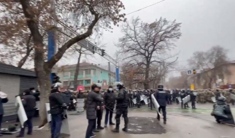 Жертвите на протестите в Казахстан са 164 души, пострадали са 2265