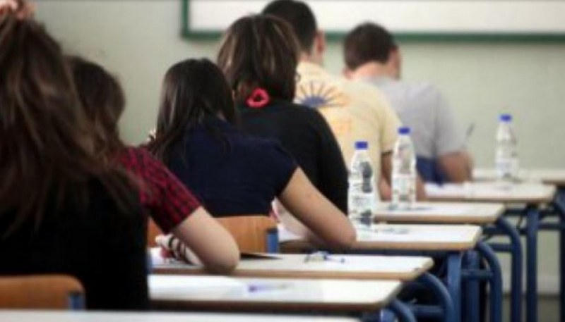 МОН ще субсидира обучението на студенти, ако имат сключен трудов договор