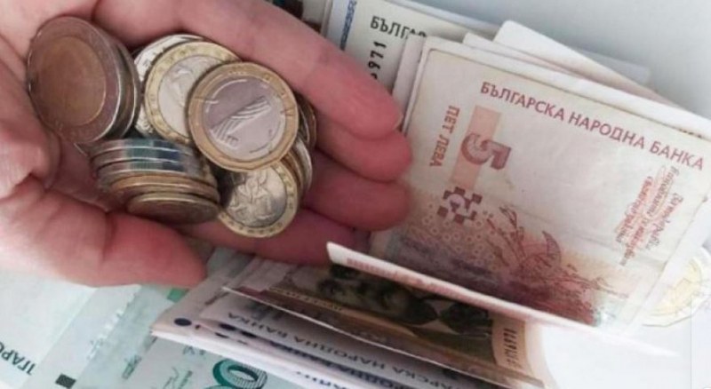 Драмата с пенсиите дойде от непрофесионалното смесване на две системи