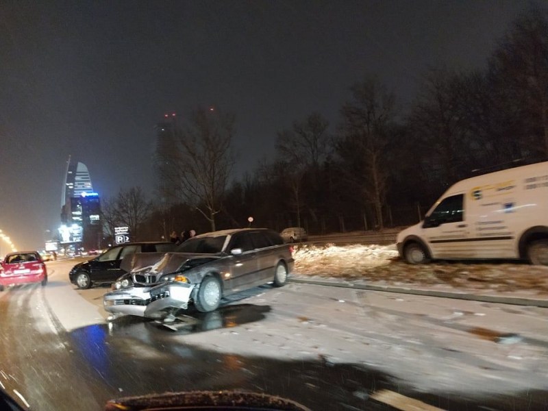 Верижно меле на заснеженото 
