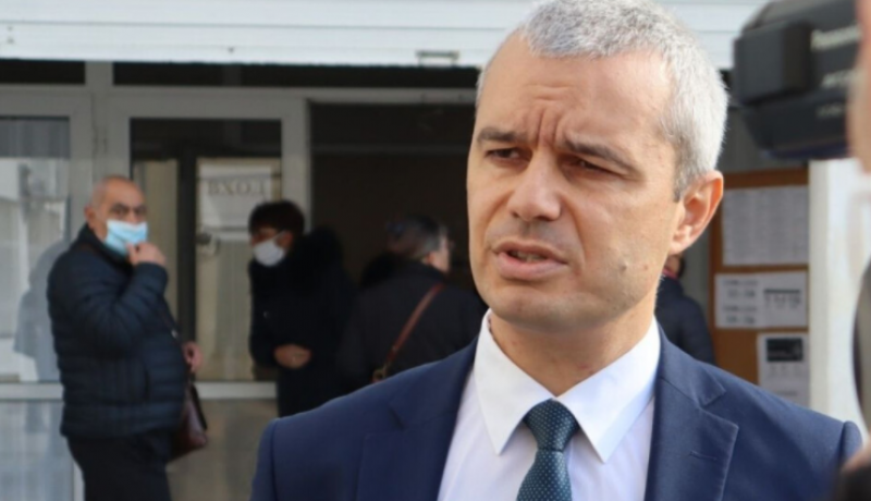 Костадин Костадинов с гневен пост в отговор на Хазарта за протеста вчера
