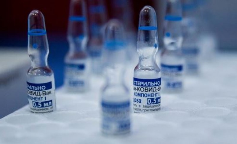 Гърция реши за хората, ваксинирани с руската ваксина 