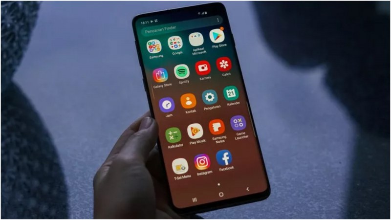 Хората прекарват близо пет часа дневно в приложенията на своите смартфони