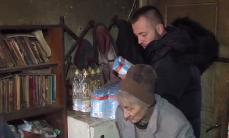 Сестри от Пазарджишко живеят в мизерия, млад мъж е решен да им помогне ВИДЕО