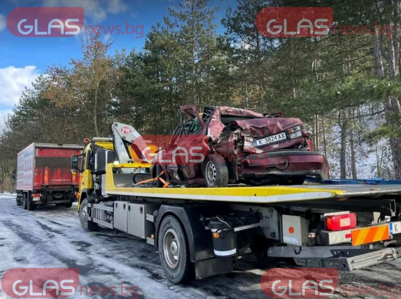 ТИР блъсна кола на пътя Кърджали-Хасково, пострадала е жена СНИМКИ