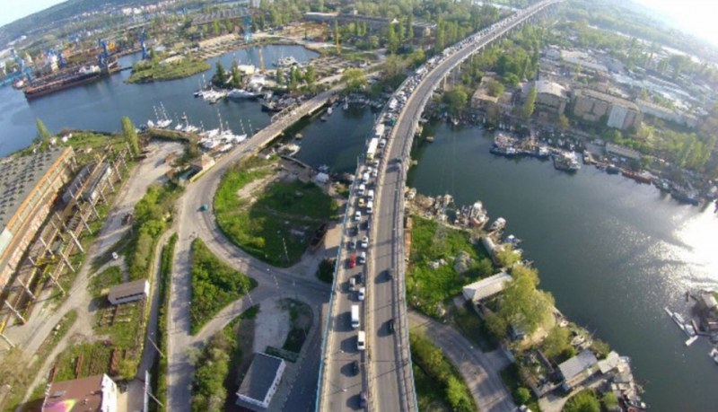 Жители на Варна алармират, че Аспаруховият мост се руши