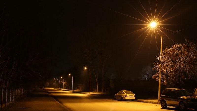 Безбожни сметки за ток: Уличните лампи гаснат в часовете, когато навън няма хора