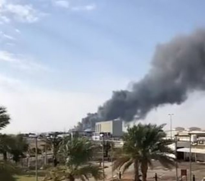 Горят петролни танкери на ОАЕ, разследват версията за нападение с дрон