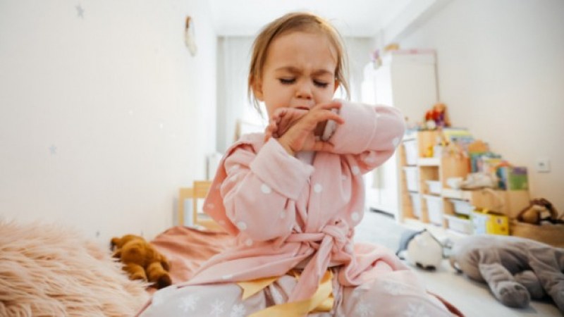 US медици: Лаещата кашлица издава Омикрон при най-малките деца!