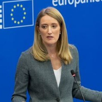 Трябва да намерим начин да излезем от тази ситуация, чакахме прекалено дълго
