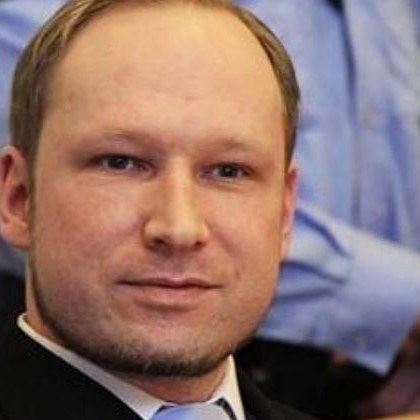 Убиецът на 77 души в Норвегия иска предсрочно освобождаване