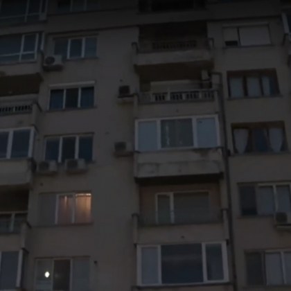 Стотици собственици на апартаменти в жилищен блок в столичния кв