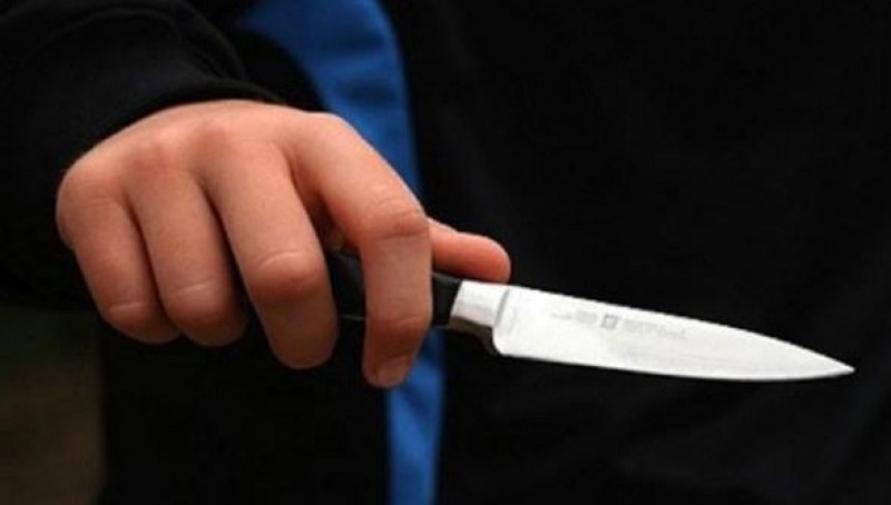 18-годишно момиче прониза с нож свой роднина